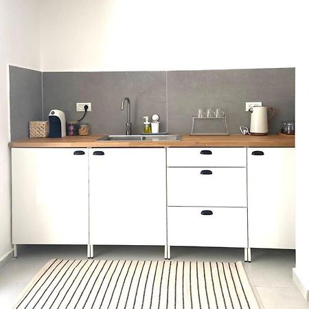 אירוח השקד - 10דק' משדה התעופה Apartment Giv'at Koach Екстериор снимка