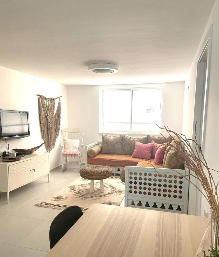 אירוח השקד - 10דק' משדה התעופה Apartment Giv'at Koach Екстериор снимка