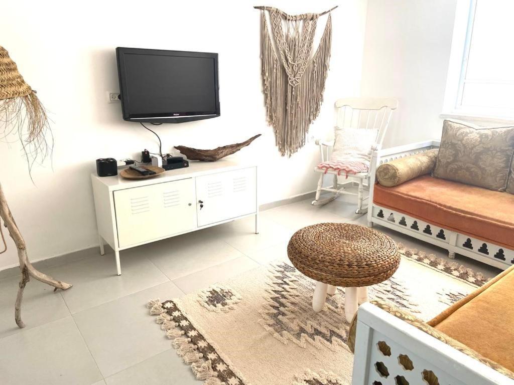 אירוח השקד - 10דק' משדה התעופה Apartment Giv'at Koach Екстериор снимка
