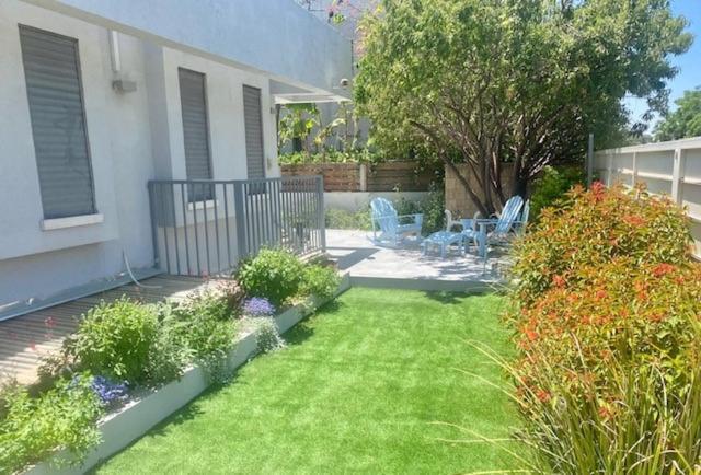 אירוח השקד - 10דק' משדה התעופה Apartment Giv'at Koach Екстериор снимка