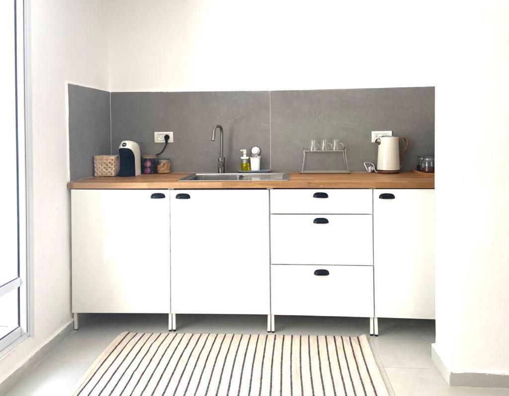אירוח השקד - 10דק' משדה התעופה Apartment Giv'at Koach Екстериор снимка
